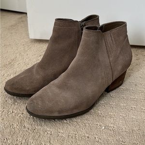 Blondo suede waterproof booties, size 9.5